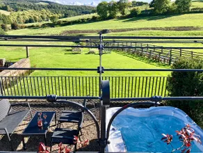 Cosy 2 bedroom apartment, terrace with Hot Tub 8am - 10pm plus private daily use of indoor pool and sauna 1 hour - Image 3