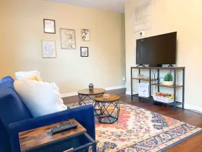 * Cozy 2 bedroom home with 2 TV’s * - Image 2