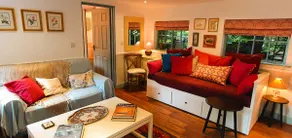 Charming Victorian Coach House - Image 2