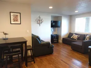 Modern Downtown Kirkland 1BR/1BA Apartment - Image 2
