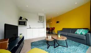Sunny 45m2 Penthouse with Balcony and Terrace - R65C - Image 4