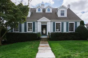 Watch Hill Luxury steps from everything - Image 4
