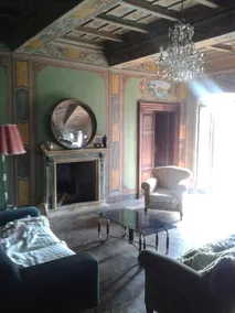 Vintage apartment with three double bedrooms - Image 2