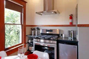4 BR/4.5 Bath 5 Minutes from Convention Center - Image 3
