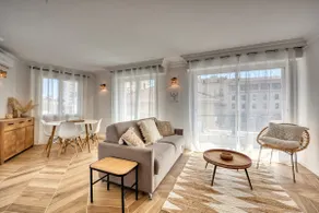 Refurbished 2-room balcony, city center, close to the beach - Image 2