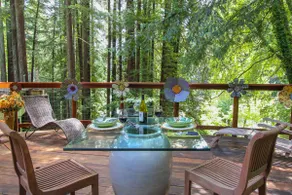 Relaxing Getaway in a Treehouse - Image 4