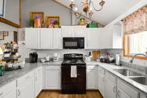 Cedar Loft at The Woods-Vintage Chic Cabin Retreat with Amenities Access - Image 4
