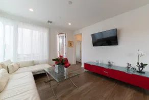 Costa Mesa Cozy Retreat Modern and Smart Home - Image 5