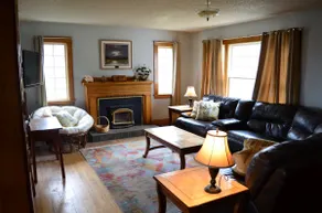 Grampy's House: Private, large semi-detached home - Image 3