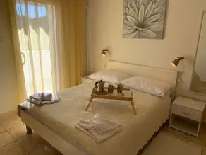Double room with kitchenette, balcony and sea view - Image 2