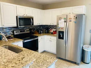 Quiet/Luxury Townhouse on Golf Course! - Image 5