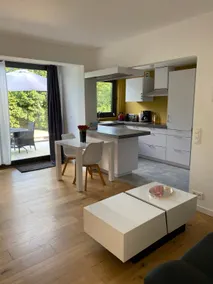 Modern apartment with large terrace - Image 2