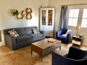 Perfect location by the beach - Image 2