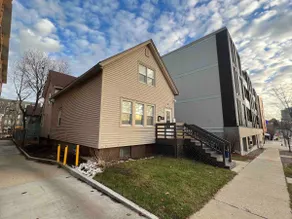 2 Bedroom Upper Unit Milwaukee Eastside - Image 2