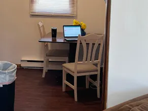 477 Lovely 2 bedroom unit with free parking - Image 4
