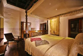 Royal Palace Stay by the Backwaters, Kochi - Image 2
