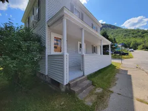 Jericho Basecamp - Mountain Views 3BR & Fast Wi‑Fi - Image 3