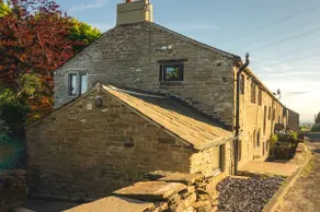 Luxury traditional stone farmhouse in Saddleworth - Image 3