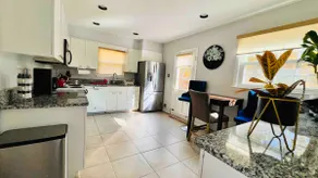 Spacious and warm stay Near/DC/12bed/6bedroom/5Bat - Image 2