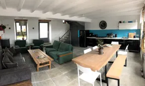 Family home facing the harbor - walking distance to the beach - Image 2