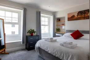 Pure B - Exceptional views of Tamar & Royal William Yard with Free Parking & Wifi - Image 2