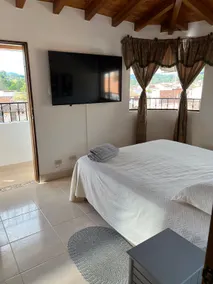 El Retiro, beautiful 3br apartment, private patio - Image 5