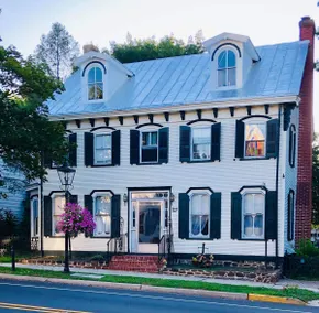 Clean & Friendly Victorian Inn Clean & Friendly - Image 2