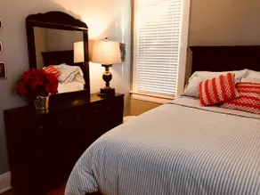 Dundee Charm – Bestselling Airbnb in Omaha - Image 4
