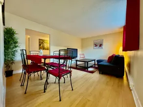 Retro Retreat Near Downtown Ottawa - Image 3