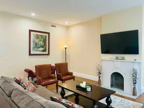 Spacious Modern Suite Overlooking Campus - Image 5