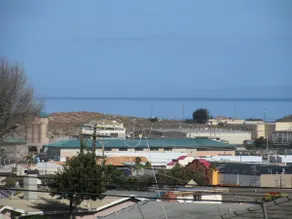 Spacious sunny house with ocean views - Image 2
