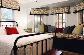 Oasis Garden Cottage -cozy, chic, near everything! - Image 3