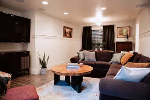 Cozy Clean Walk-out Basement Apartment Near Canyon - Image 5