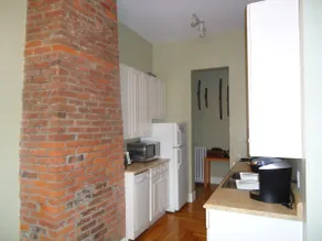 Downtown Historic District Urban Suite on Water St - Image 4