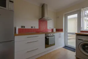 Amazing 3 Bedroom Apartment 30 seconds to beach - Image 4