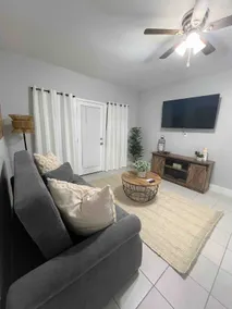 1 Gated downstairs Boho 1-bedroom apartment - Image 5