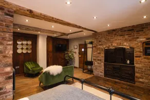 Historic Studio | Private Entrance | Free Parking - Image 2