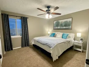 Freshly remodeled 4 bdrm home for up to 8 guests - Image 5