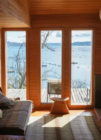 Cottage on waterfront with hot tub - Image 4