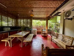 Rustic home near the sea & mountain - Image 5
