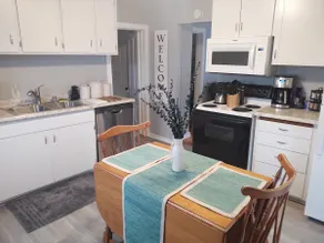 Lakeshore Bungalow - Image 5