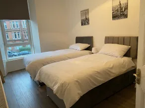 Newly refurbished 2 bedroom apartment free parking - Image 5
