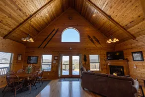 The Pines: Quiet 3BR/2BA w/ hot tub + fireplace - Image 4