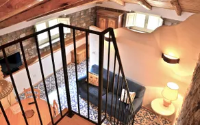 Enchanting loft and stunning views! - Image 5
