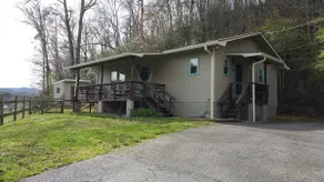 Sylva cabin overlooking Tuckasegee River - Image 2