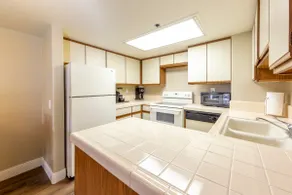 Two Bedroom Condo Steps Away from Doheny Beach - Image 5
