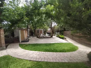Country house with a beautiful garden - Image 3