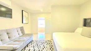 302 Classy Studio/QueenBed-10minWalk From Border - Image 3