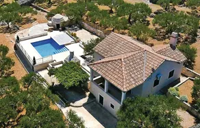 Secluded house Ita with a heated pool - Image 2