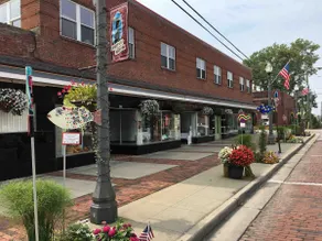 The Arlington at charming Fairport Harbor - Image 2